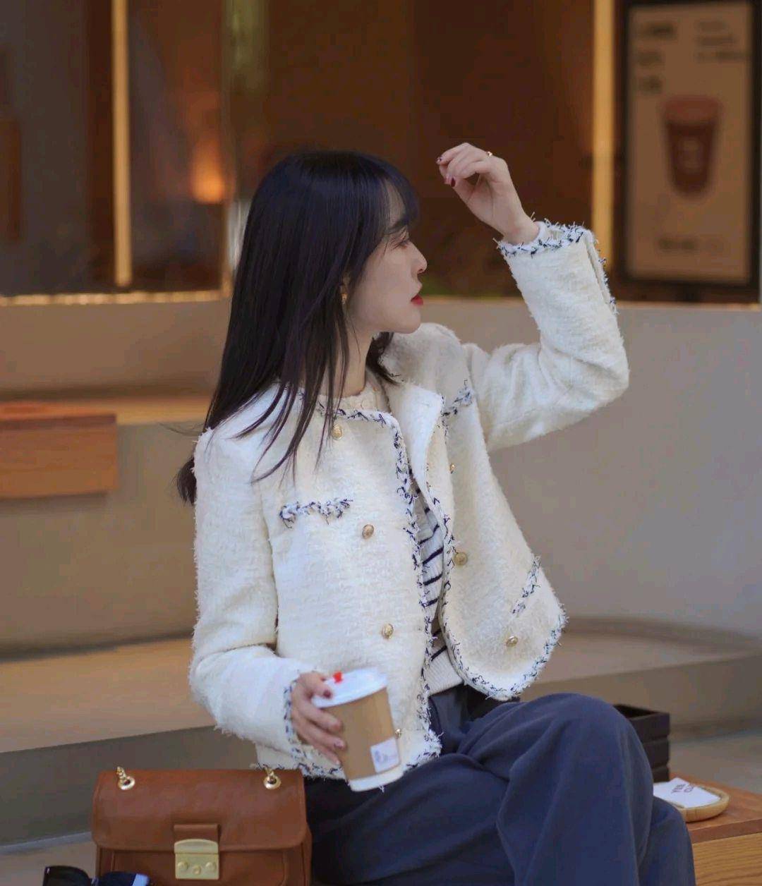 大气 小香风适合作为春装，简约大气的穿搭风格，轻松呈现优雅与温柔