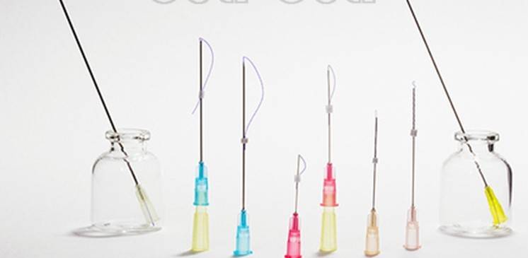 脸部谁知道刚做完线雕脸部有凹凸正常吗？蛋白线面部提升后遗症,好恨!!