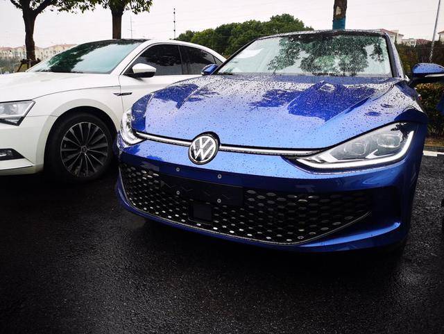 新一代大众凌渡l实车到店宝石蓝车漆十分吸睛无框车门档次高