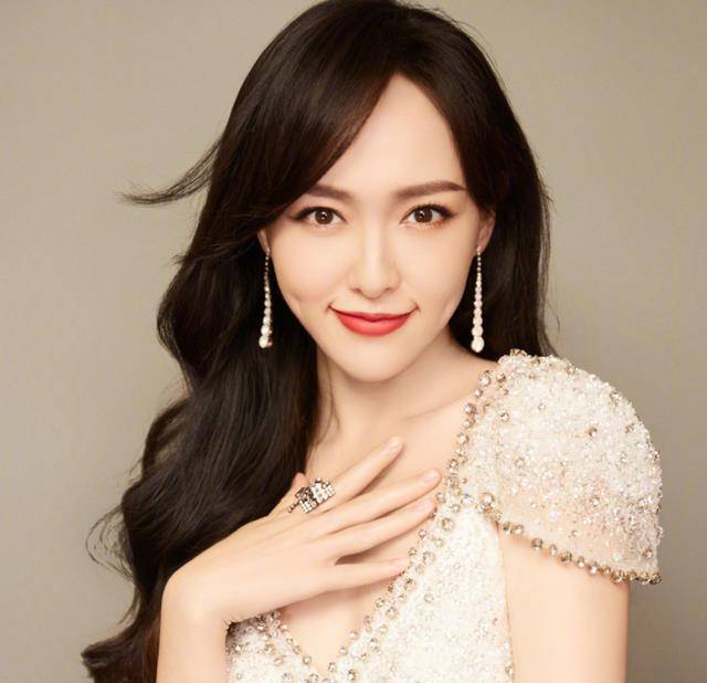 发型女生注意：洗头时牢记这“4点”，头发越来越柔顺，掉发情况少了