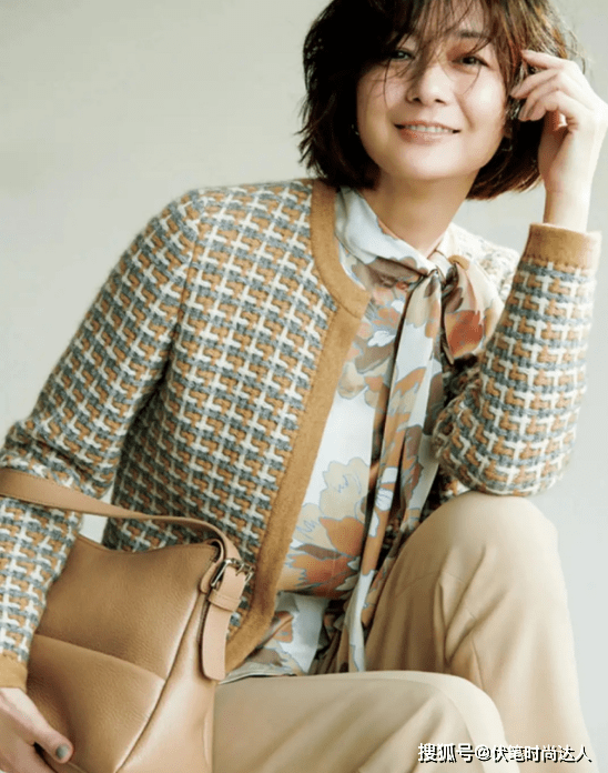 富冈 中年女人别轻易服老！跟富冈佳子学简约搭配，优雅大气特年轻