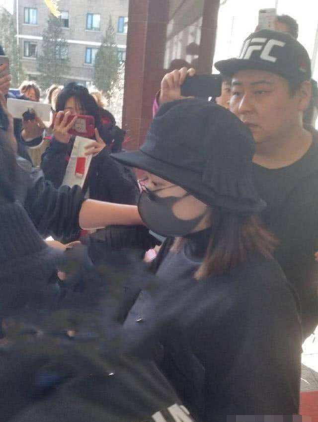 邱淑贞大女儿撞名女星沈月为进军内娱特意改英文名妈妈忙
