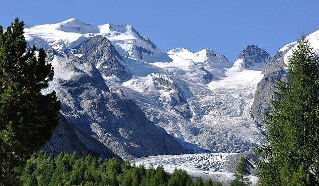 4000台造雪机齐上阵拯救瑞士国宝级冰川