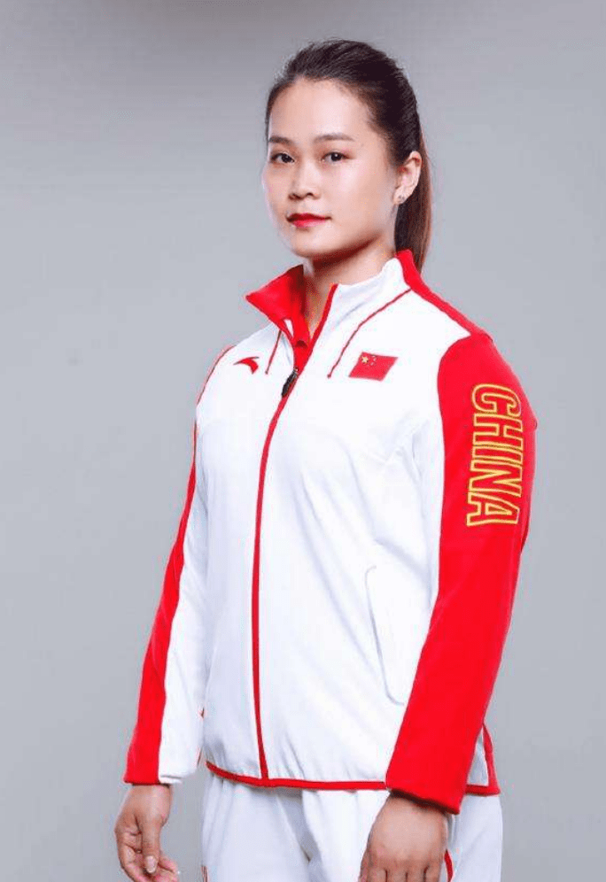 举重|官宣！中国29岁奥运冠军生日夜宣布退役：大山的孩子，破WR是常态