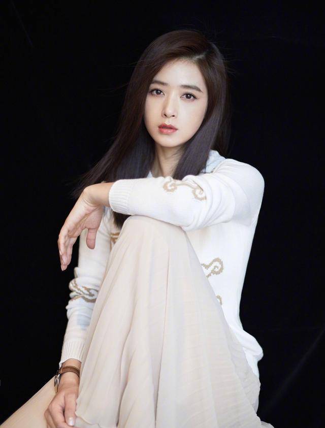 脚背盘点娱乐圈减脂逆袭女星，颖儿瘦成小仙女，她却直接“年轻”10岁