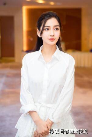 卷发不到四十岁就被人叫“大婶”？试试这5种发型，优雅还显年轻！