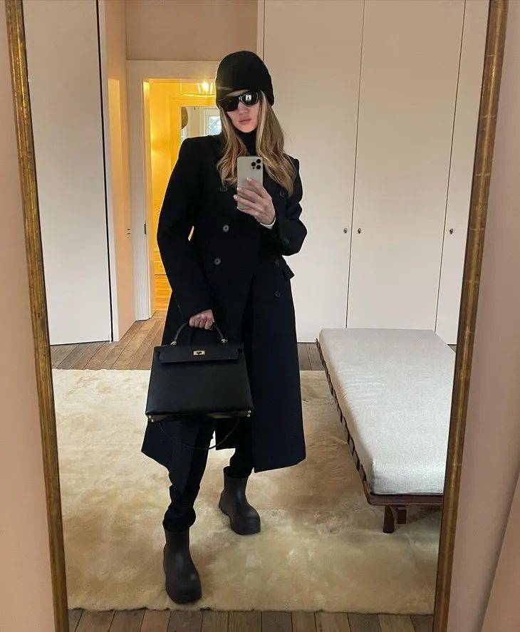 大嫂 下周穿什么 | 大嫂实力演绎，露腿的冬季穿搭都是耍流氓