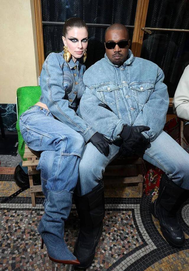 原创情人节坎爷给卡戴珊送了一车玫瑰还diss她新男友网友变态吗