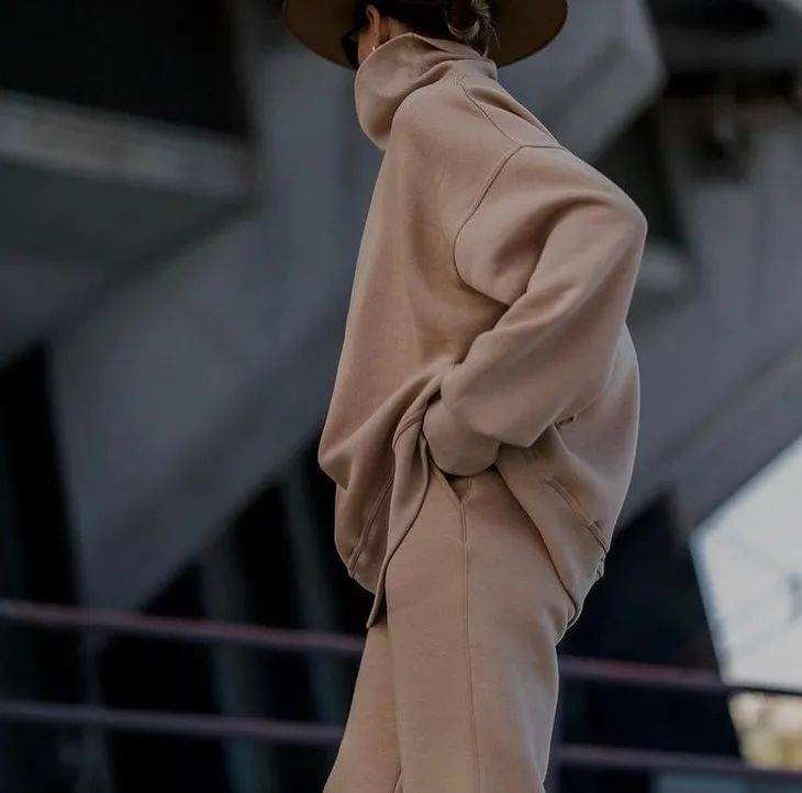 大嫂 下周穿什么 | 大嫂实力演绎，露腿的冬季穿搭都是耍流氓