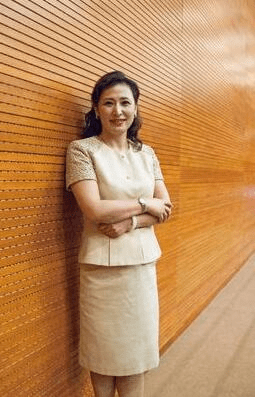 她39岁任职教授,49岁当上大学校长,如今54岁依旧风华正茂_姜虹_教育