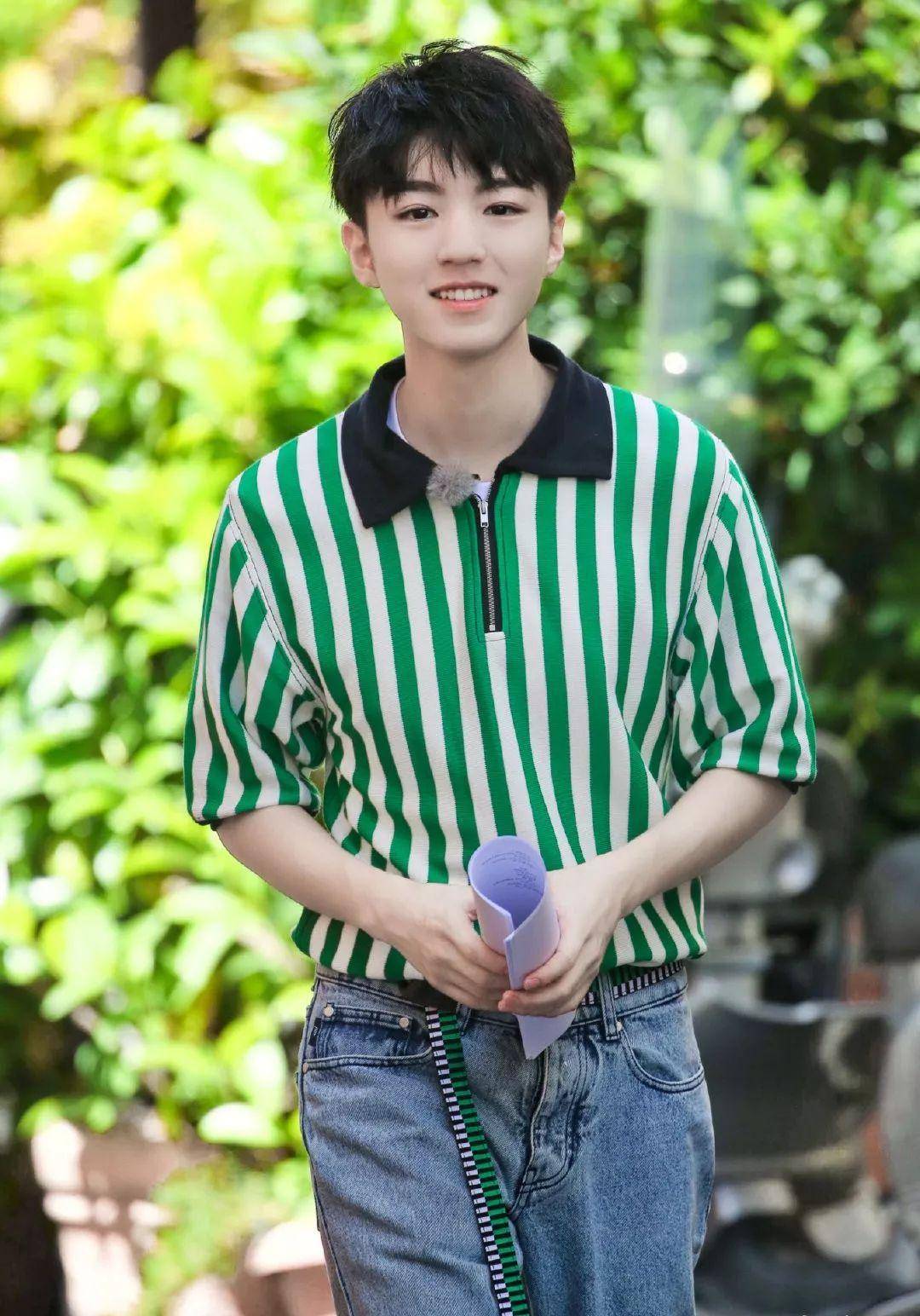 王俊凯喝酒形象崩塌?