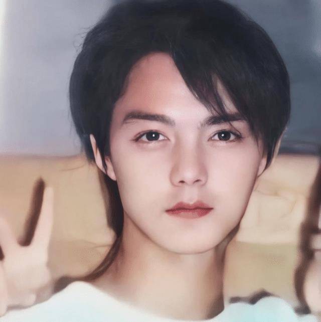 尹正年轻的时候到底有多帅?在他刚出道那会儿,那真是嫩得能掐出水来.