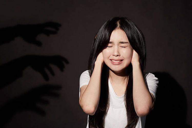 少女请笔仙意外受惊险患精神病仁医剑走偏锋巧驱其心魔