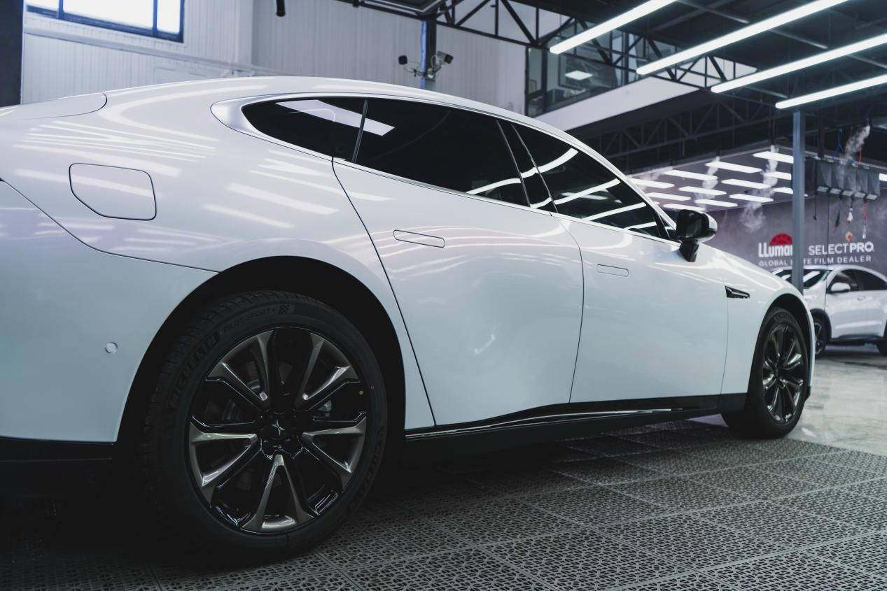 天津汽车贴膜小鹏p7星空白魅粉改色案例分享