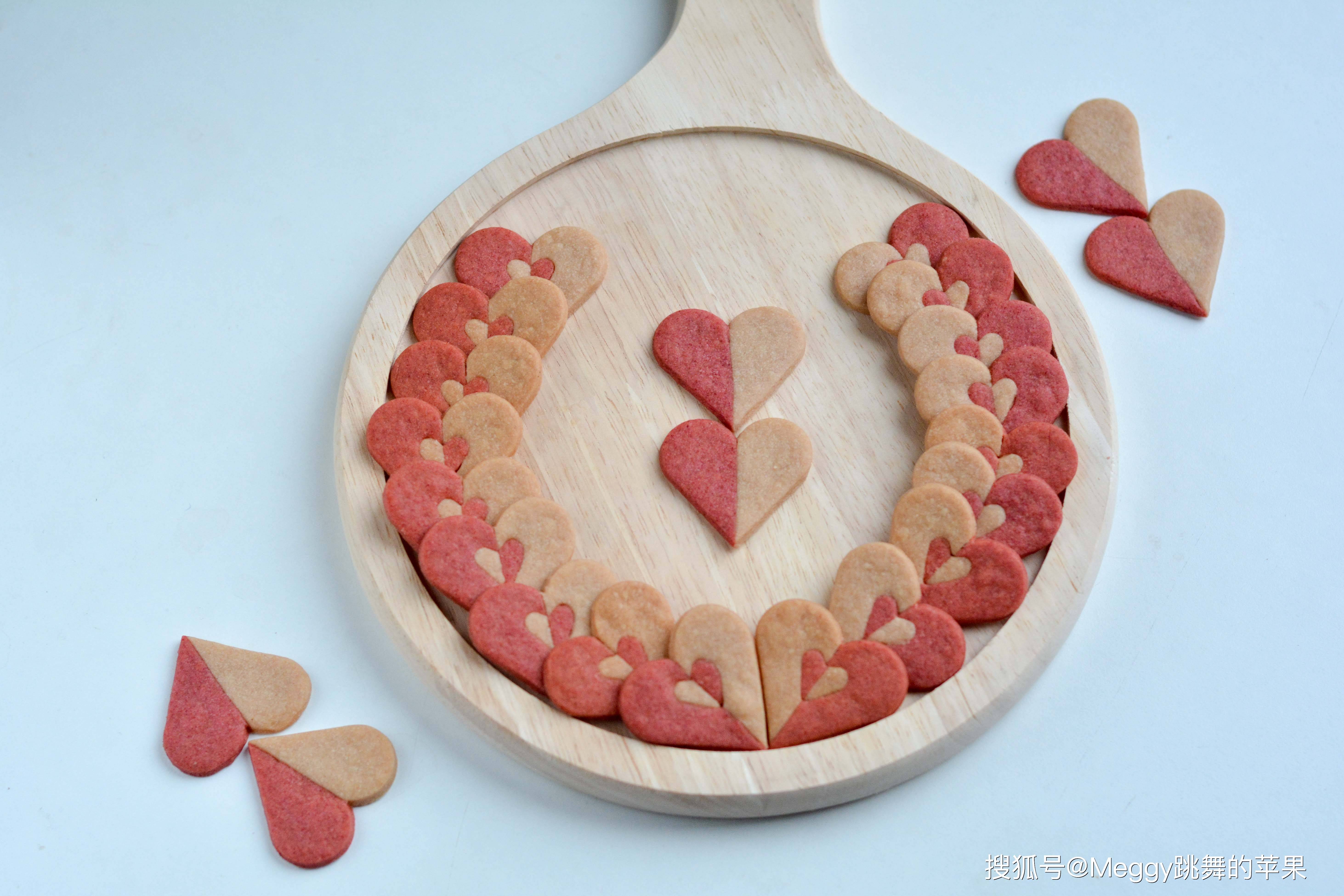 原创这个双色拼接的心形饼干太美了简直像艺术品都有点儿舍不得吃