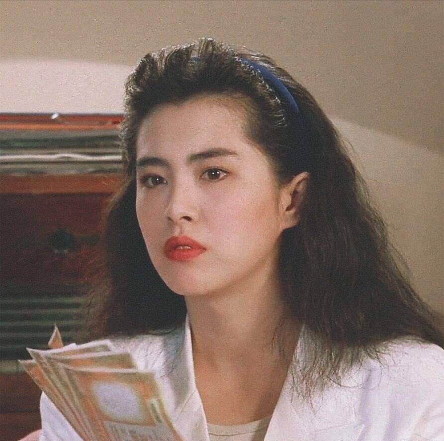 bug 阿娇的腿,杨幂的鼻子,刘亦菲的肩膀,说说女星的长相短板