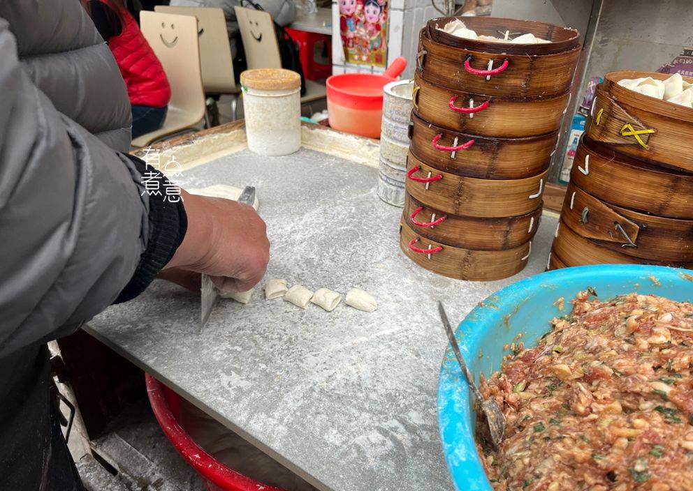 包子|广东大爷卖早餐，只做两样小吃，却火了20年，食客：就认这个味