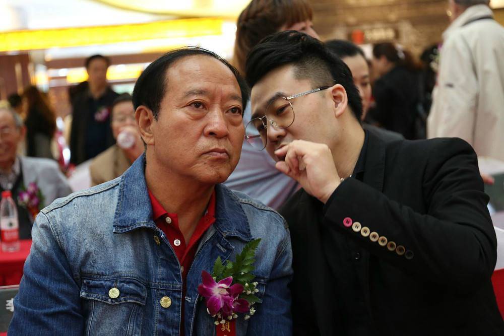 牛群,不当明星去当县长,为了百姓一贫如洗,为何却换来一片骂名