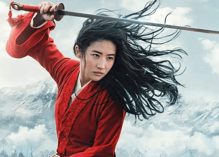 灵气 刘亦菲十五岁的时候太嫩了吧，穿着时尚，像极了时下前卫的穿法