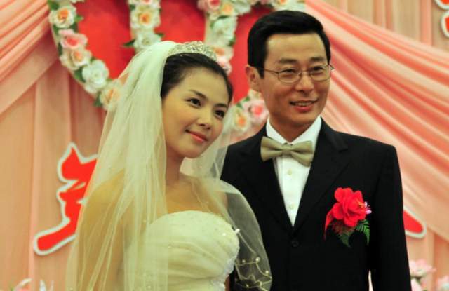 至于饰演霍青角色妻子的刘涛,在剧中,真的很美,而且,还没有成为后来的