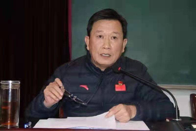 会上,副校长景德富,郭书斌,赵卫国分别传达了《濮阳市教育局2022年