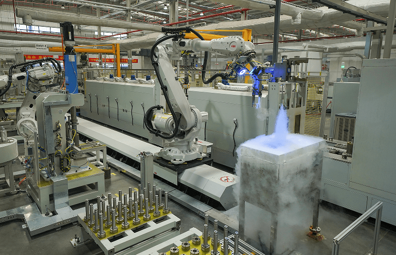 走进赛力斯重庆智慧工厂,aito问界m5生产过程揭秘_自动化_媒体_两江