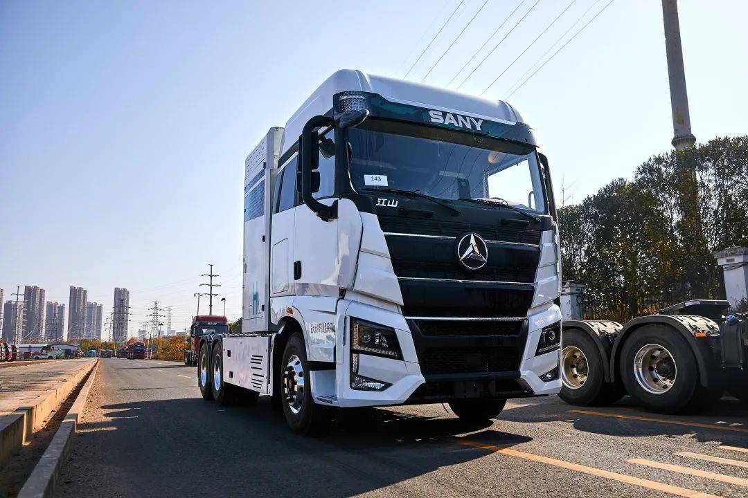 三一氢燃料电池重卡牵引车