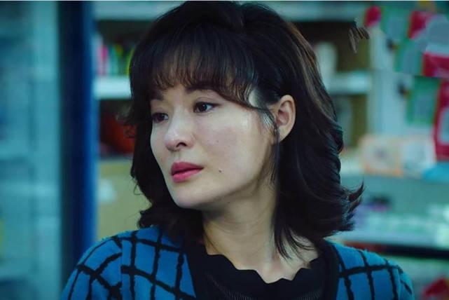 在于和伟,韩雪主演的《巡回检察组》中,于越也有出演,尽管戏份不多,但