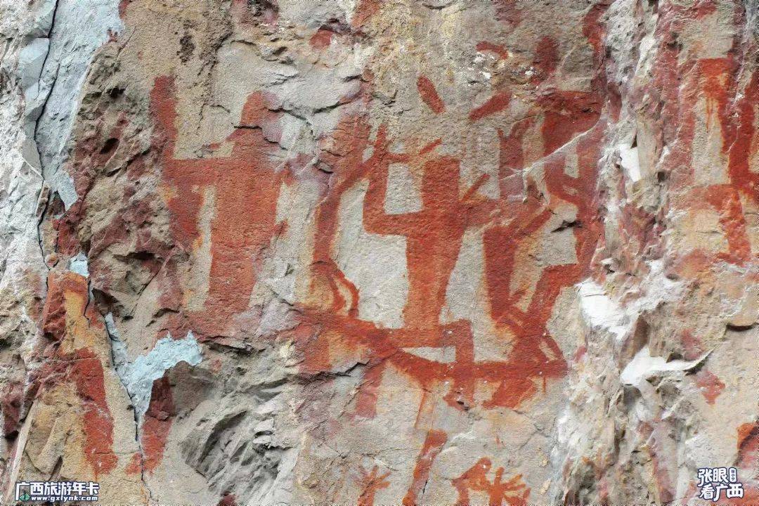 乡村风情各相约祈福上苍洒春雨,青山绿水同心结△东兰县壮族蚂拐节