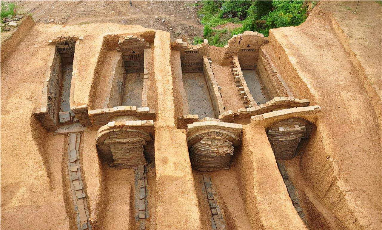 村民挖土挖出千年古墓神秘古墓奢华至极古墓之中谜点重重