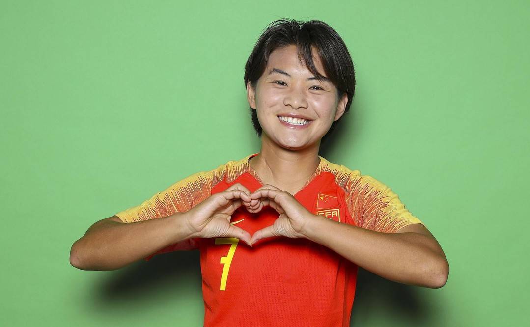 原创王霜梅二开度她在亚洲杯进球之后比心动作有什么特殊含义