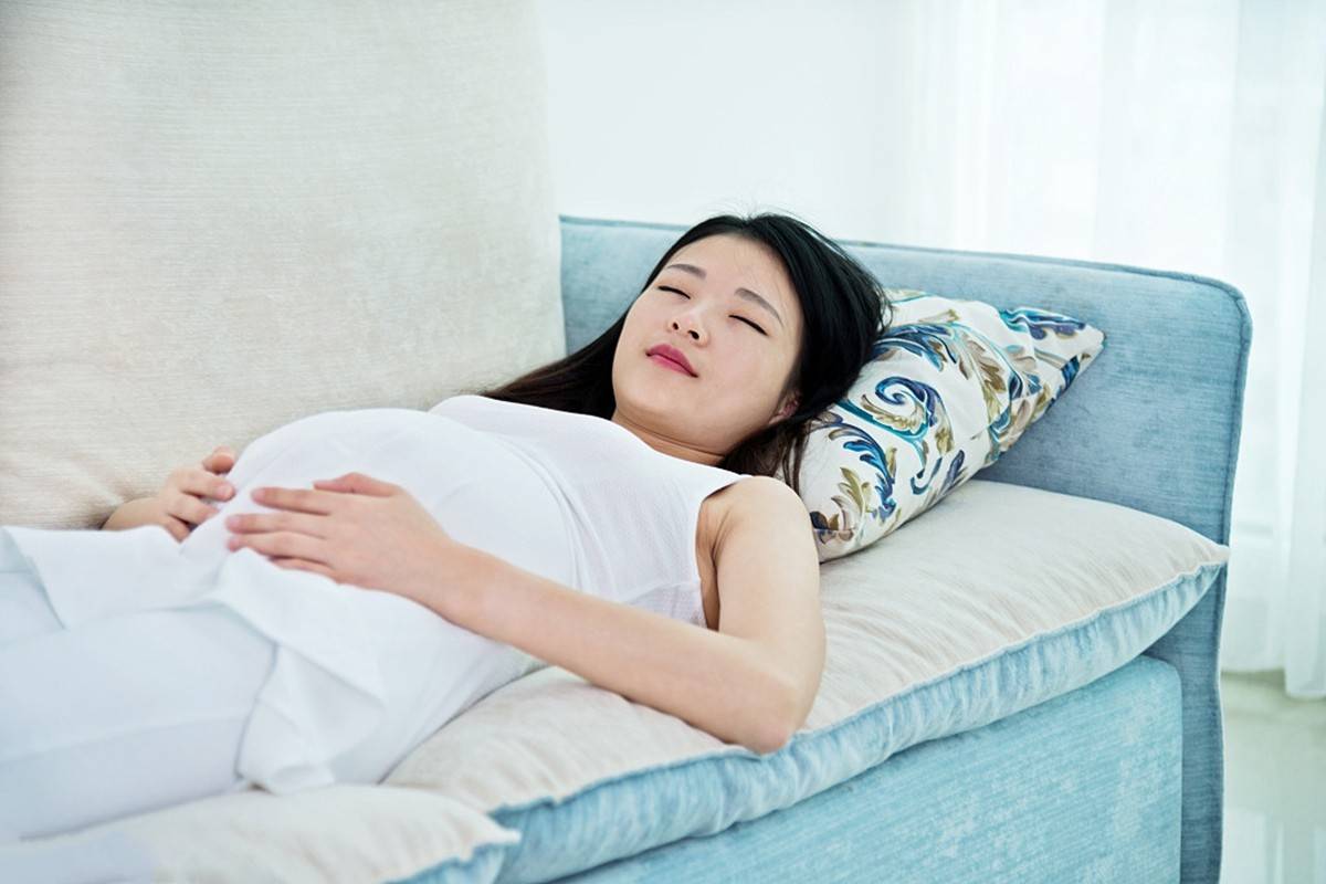 孕期孕妈平躺睡觉时,胎儿难受给你发了信号,你发现了没?