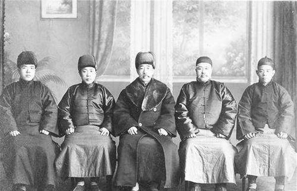 孙殿英先做土匪后挖清陵其后代如何儿子是万人敬仰的大人物