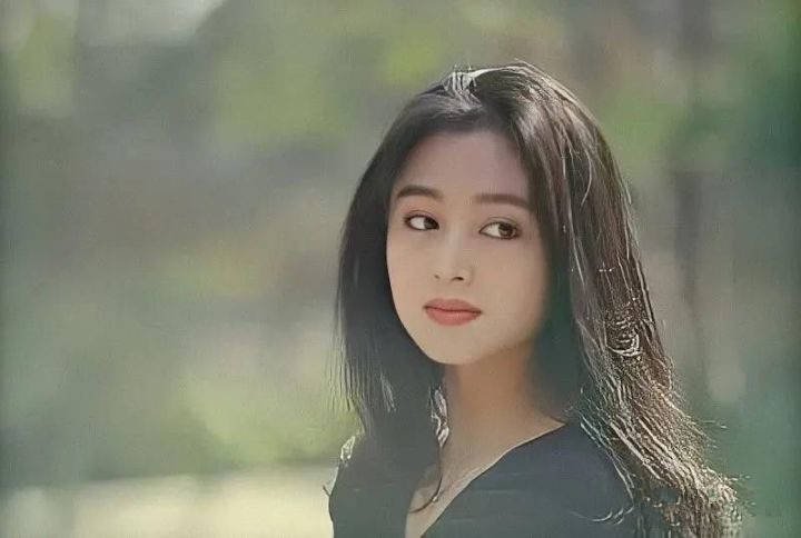 变化初见时颜值惊为天人的娱乐圈女明星都有谁呢，看看你们喜欢她们吗