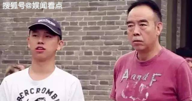 剑眉陈红的两个儿子颜值相差太大，网友：全是陈凯歌的锅