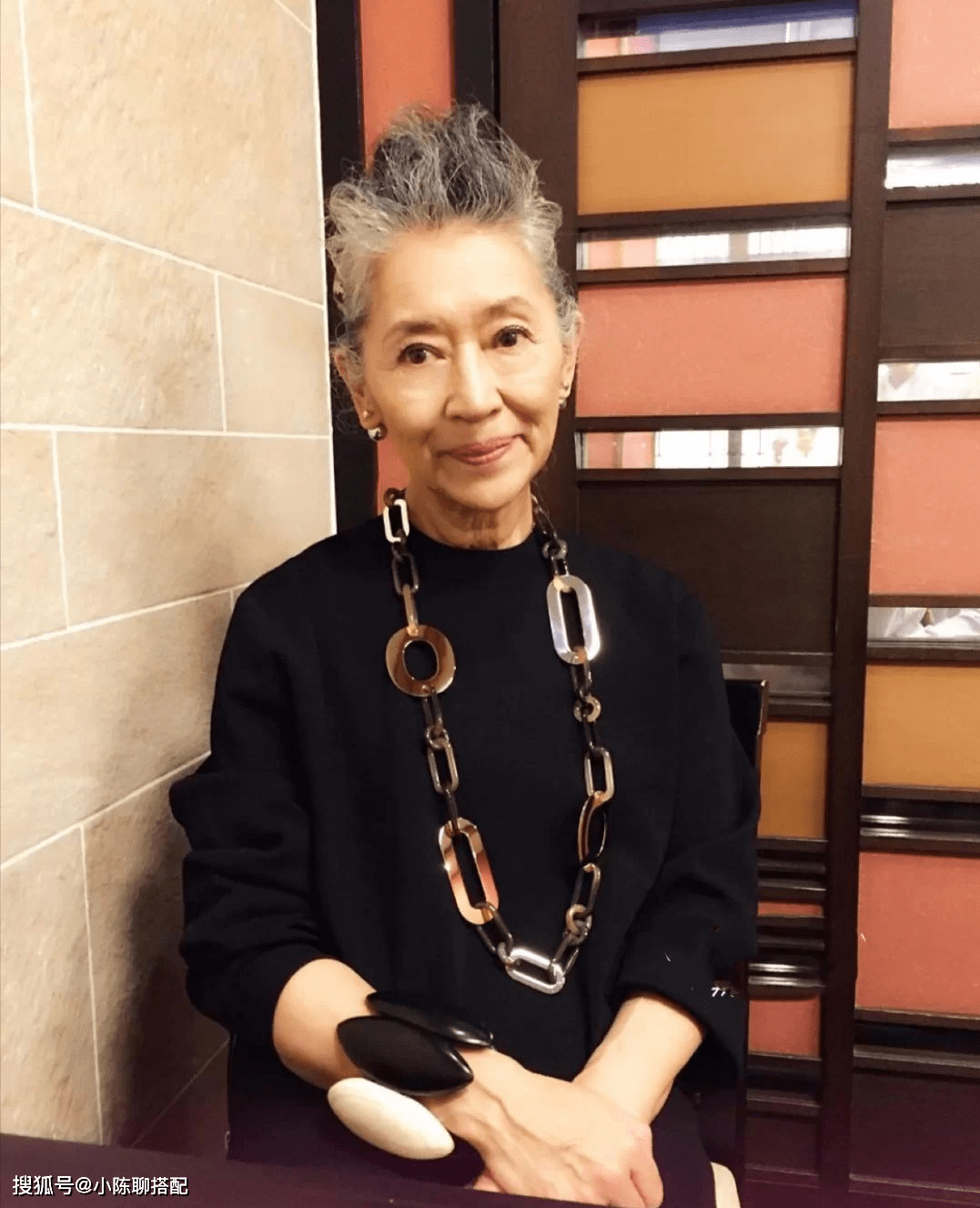 皱纹 时髦与年龄无关，这位70岁的日本奶奶满脸皱纹，状态胜过同龄人