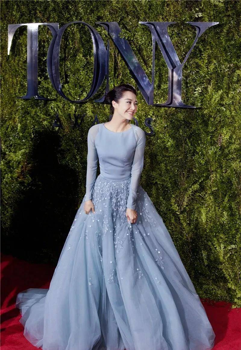 滑有 50岁的王菲活的像个青春期少女！许晴 刘嘉玲更是“浪”出天际