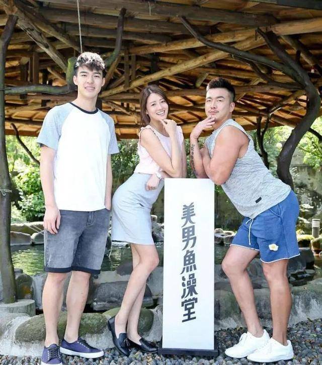 中年男同志阿布,桃花超强的美熟女花花,直男小鲜肉小齐,三人在一夜