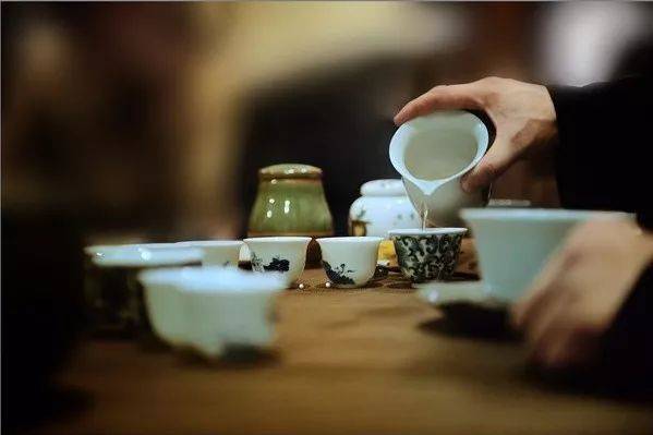 茶叶陆羽茶交所微课堂丨喝茶的人显年轻？原来是这样！