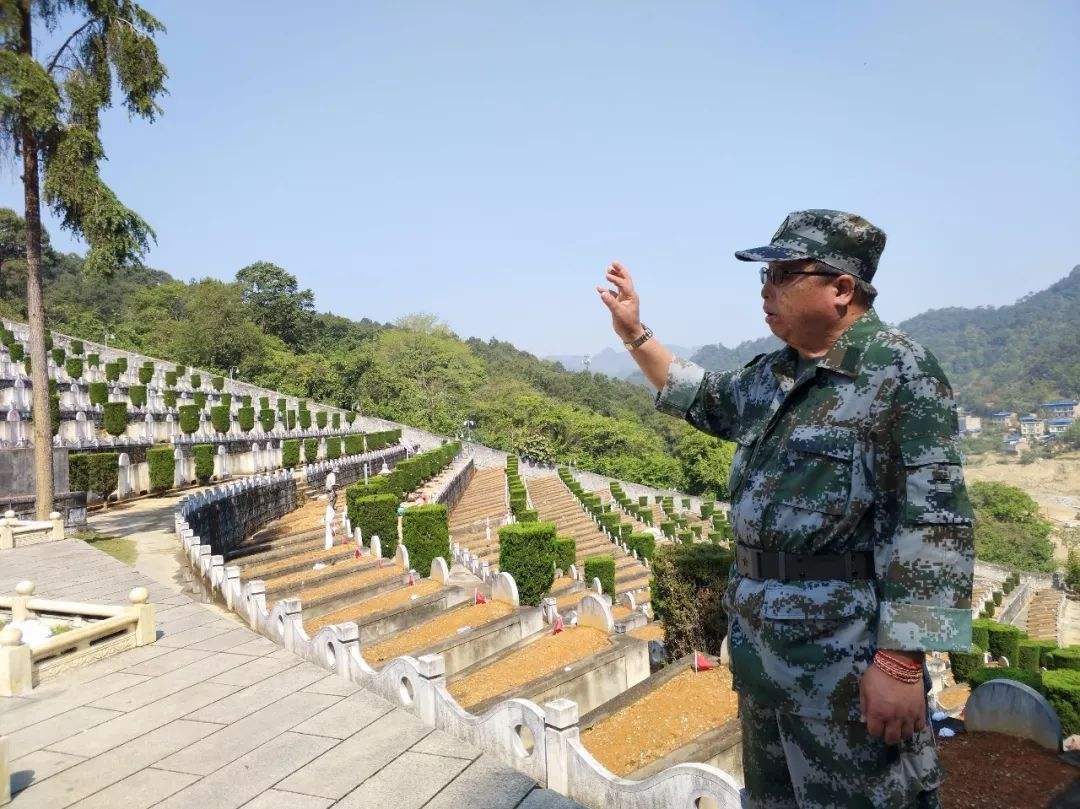 麻栗坡烈士陵園,最美老兵楊曉琪祭奠戰友,呼喚戰友回家_經歷_陳坡