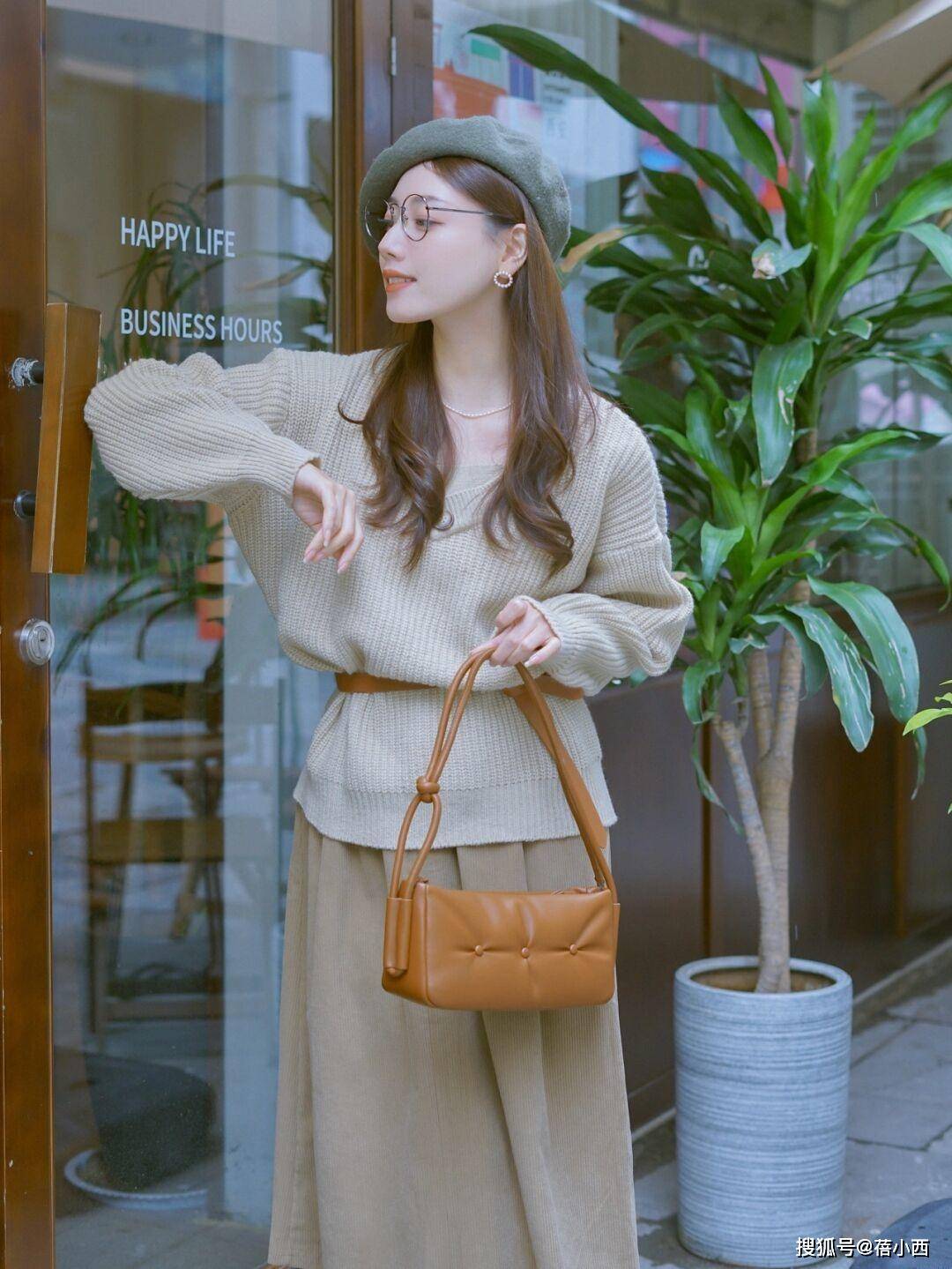 颜色 单穿“毛衣”太单调乏味?试试这些博主的穿搭技巧,造型更有亮点