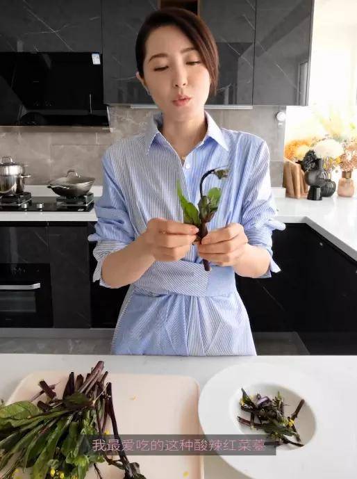 原创跟曾黎一起做素食美味湖北家乡菜之土豆泥藕夹酸辣红菜苔