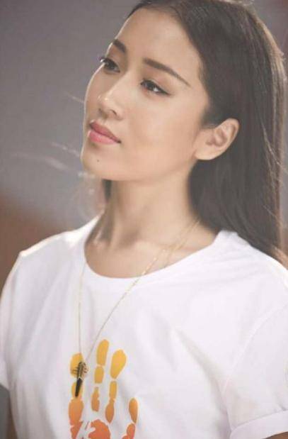 鼻梁有一种“整容”叫吉克隽逸卸妆,素颜曝光后:要是不化妆早红了