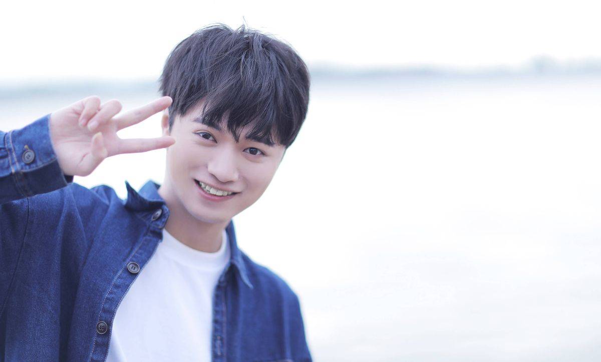 原创虎牙剑仙生日当天直播感谢陪伴回馈豪礼给粉丝宠粉主播实锤