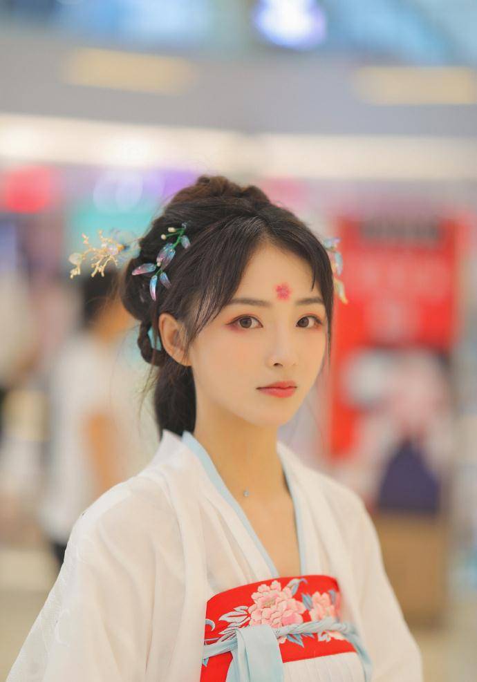 电视剧《从前有座灵剑山》中的小兰乖巧懂事,生活中的陆恩馨比剧里还