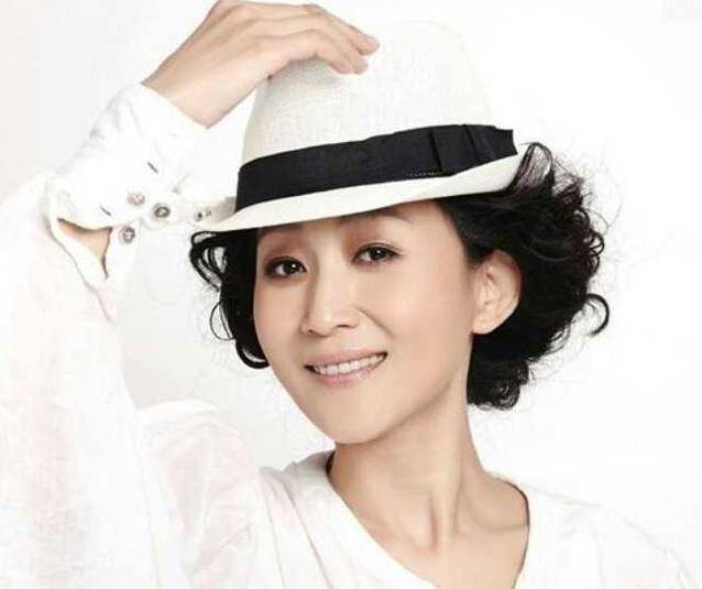 原创陈道明最欣赏她冯小刚抢她55岁未婚未育一生献给影视艺术