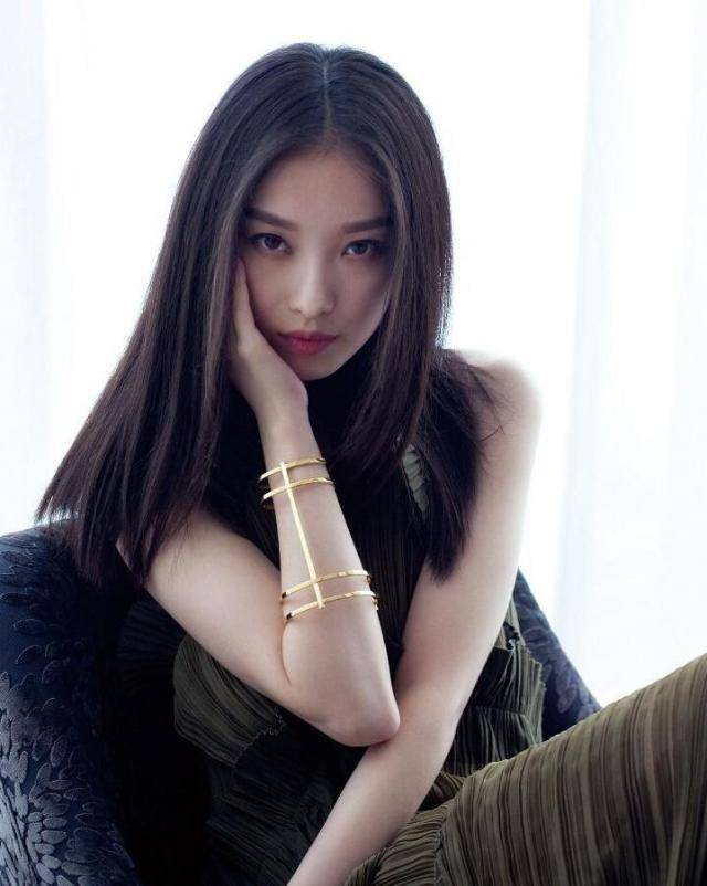 脸部“网红脸”已不吃香，“小方脸”才高级！搭配这三种刘海，超好看