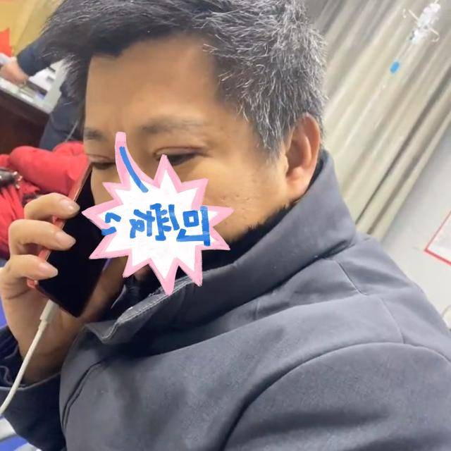 什么男子割完双眼皮后妻子像照顾月子一样照顾他，吃饭都要端到床前