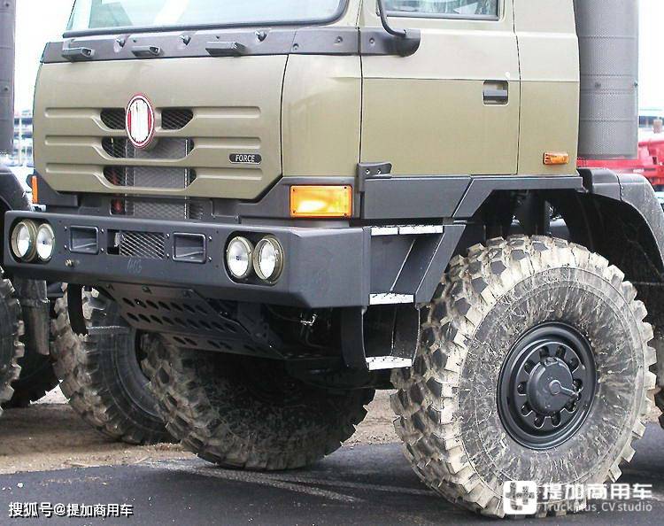 6轴12x12全驱动总长达14米带您见识太脱拉军用卡车底盘的最强战力