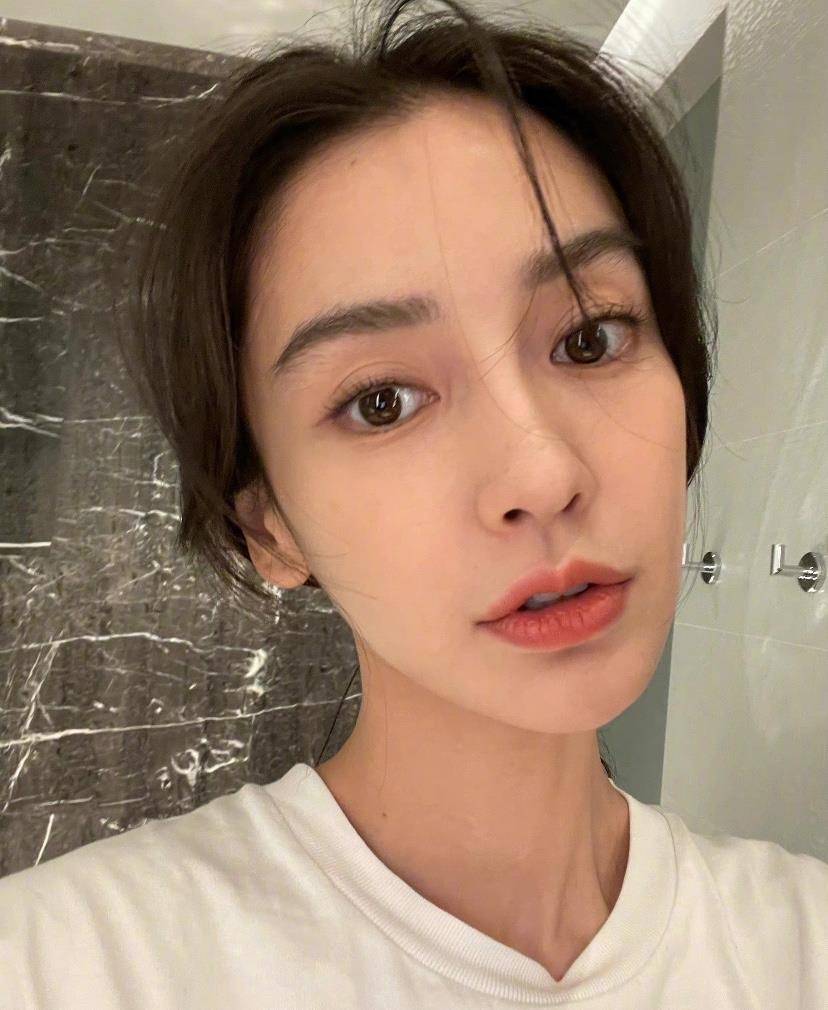 如何让眼睛变得清晰 c53937fb01dd4834bb777c366584f910.jpeg